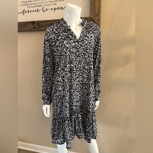 Chic Black and White Long Sleeve Dress size L